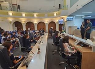 Alunos de escolas municipais visitam a Câmara